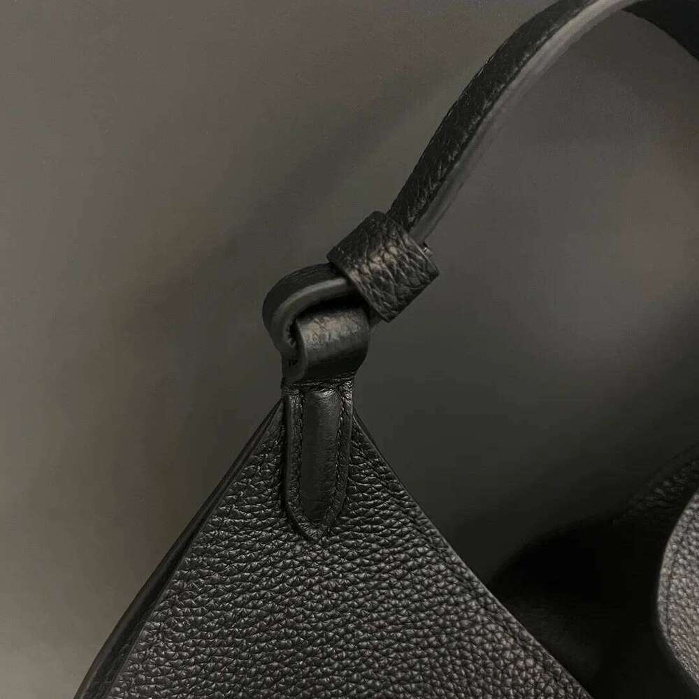 Top Layer Cow Leather Bucket Large Capacity High-end Women's Casual Handbag Nichehigh-end Feel Hand-carried Bag