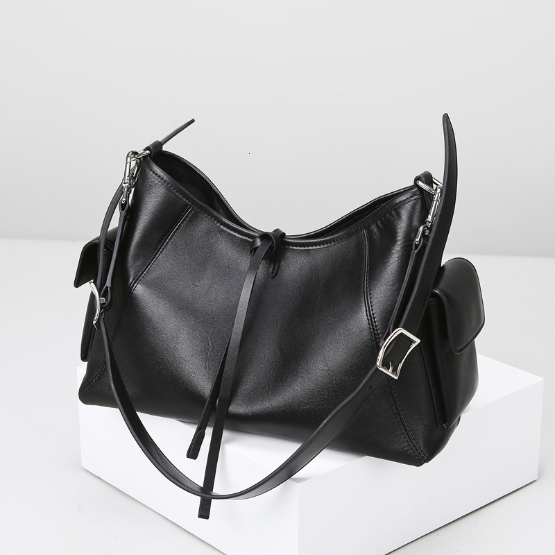 New Single High-End Black Warrior Tote Simple Large Capacity for Women Versatile Commuter Shoulder Bag