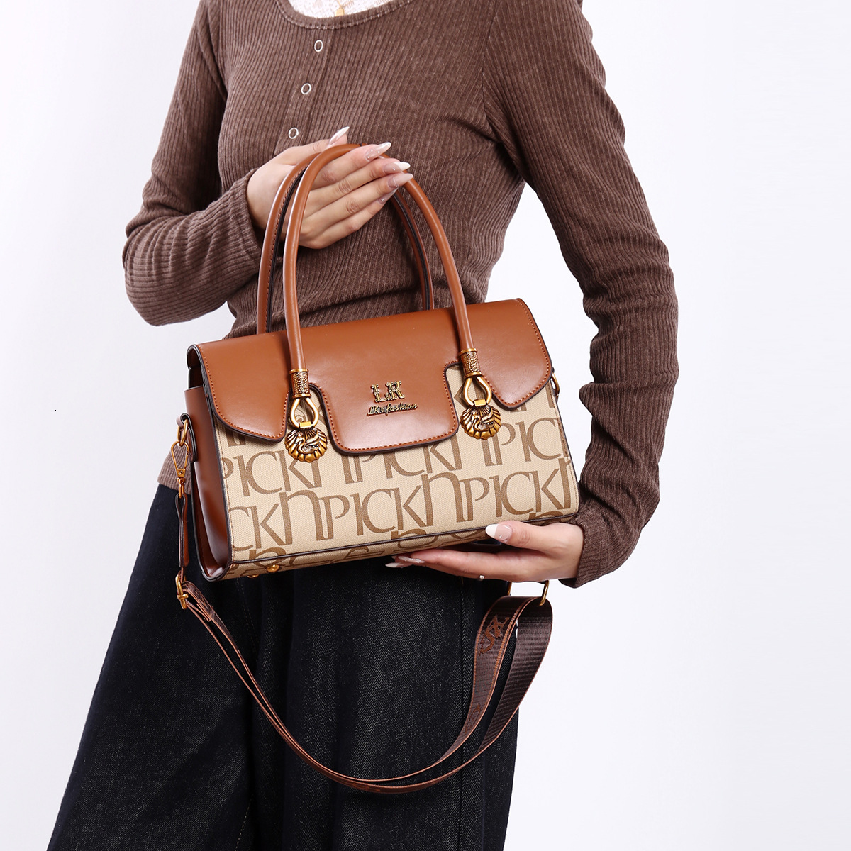 Luxury Wallet Free Shipping 2025 New Designer Bag Retro Fashion Multi Functional Lightweight Handbag Printed Shoulder Width Women's Shoulder Bag