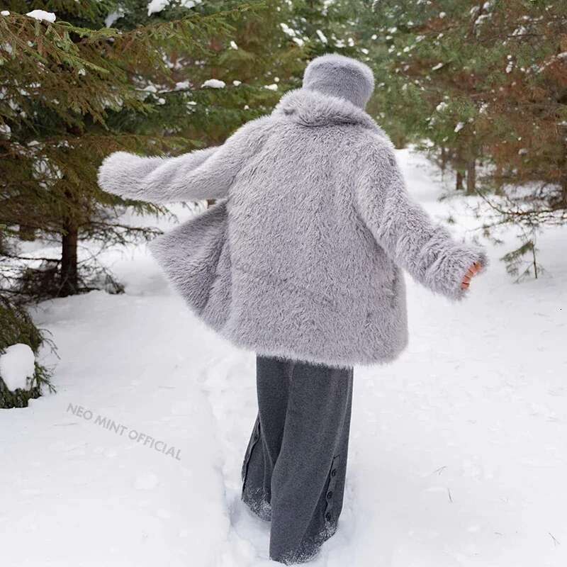 Neo Mint Winter 2024 Exclusive Lapel Collar Long Teddy Jacket Coat Women Chic Brand Fashion Cozy Padded Faux Fur Coats Outerwear