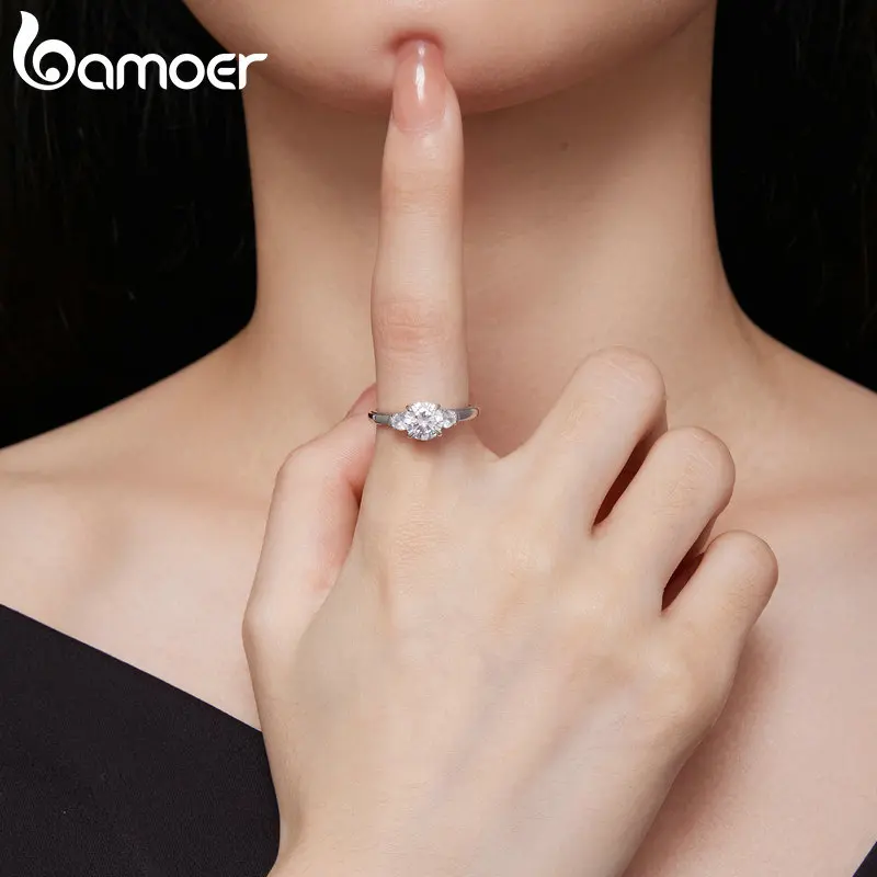 BAMOER Diamond Platinum Plated Classic Round Moissanite Ring Three Stone Engagement Ring for Women D Color VVS1 EX Fine Jewelry Wedding Ring MSR022
