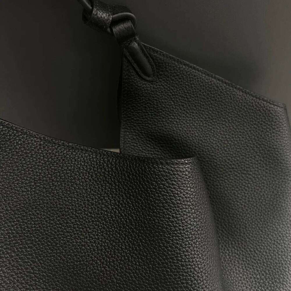 Top Layer Cow Leather Bucket Large Capacity High-end Women's Casual Handbag Nichehigh-end Feel Hand-carried Bag