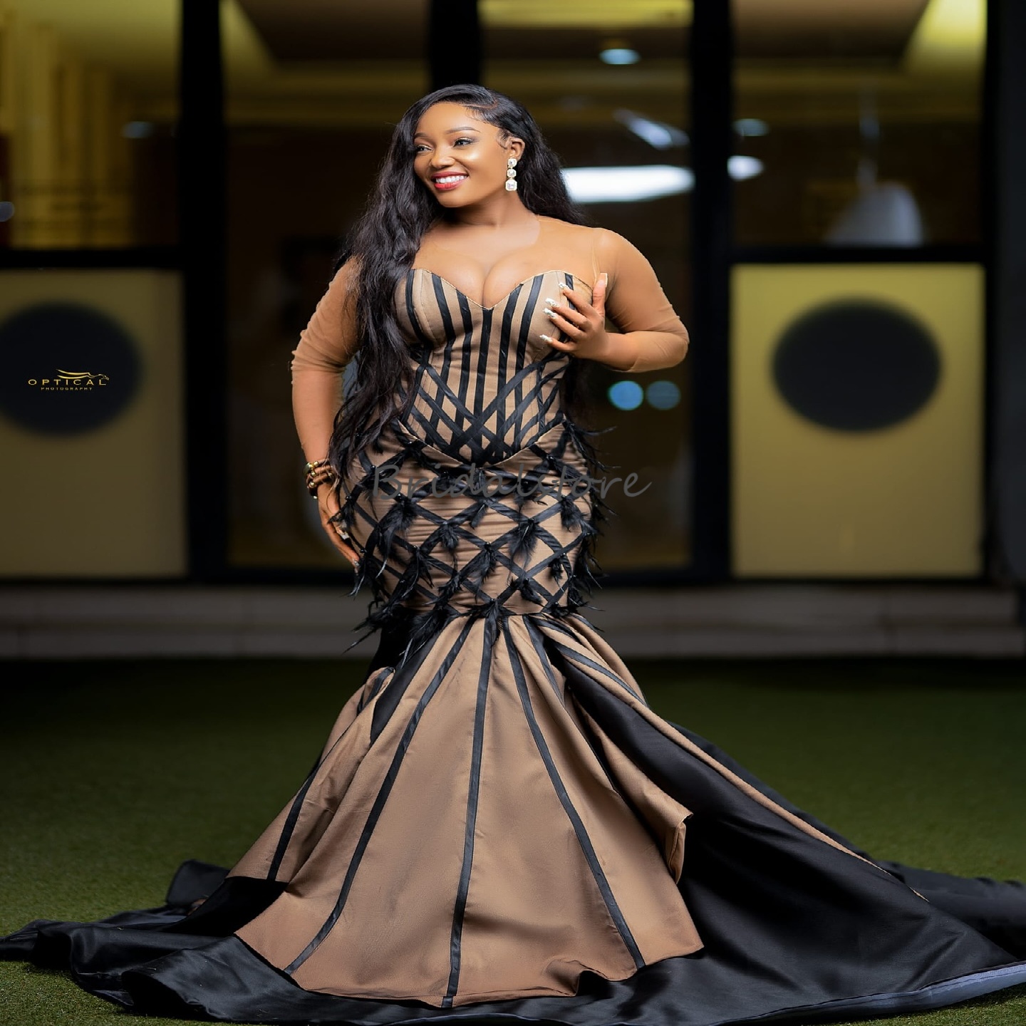 Luxury Champagne With Black Prom Dress O Neck Illusion Long Sleeve Mermaid Evening Dress 2025 Plus Size Feather Aso Ebi Formal Occasion Birthday Dress