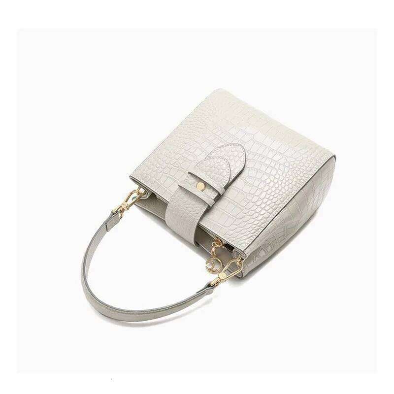 2025 New Handbag High Quality Shoulder Genuine Leather Women's Fashion Bucket Crossbody Bag 2025/06/10 2025/06/10