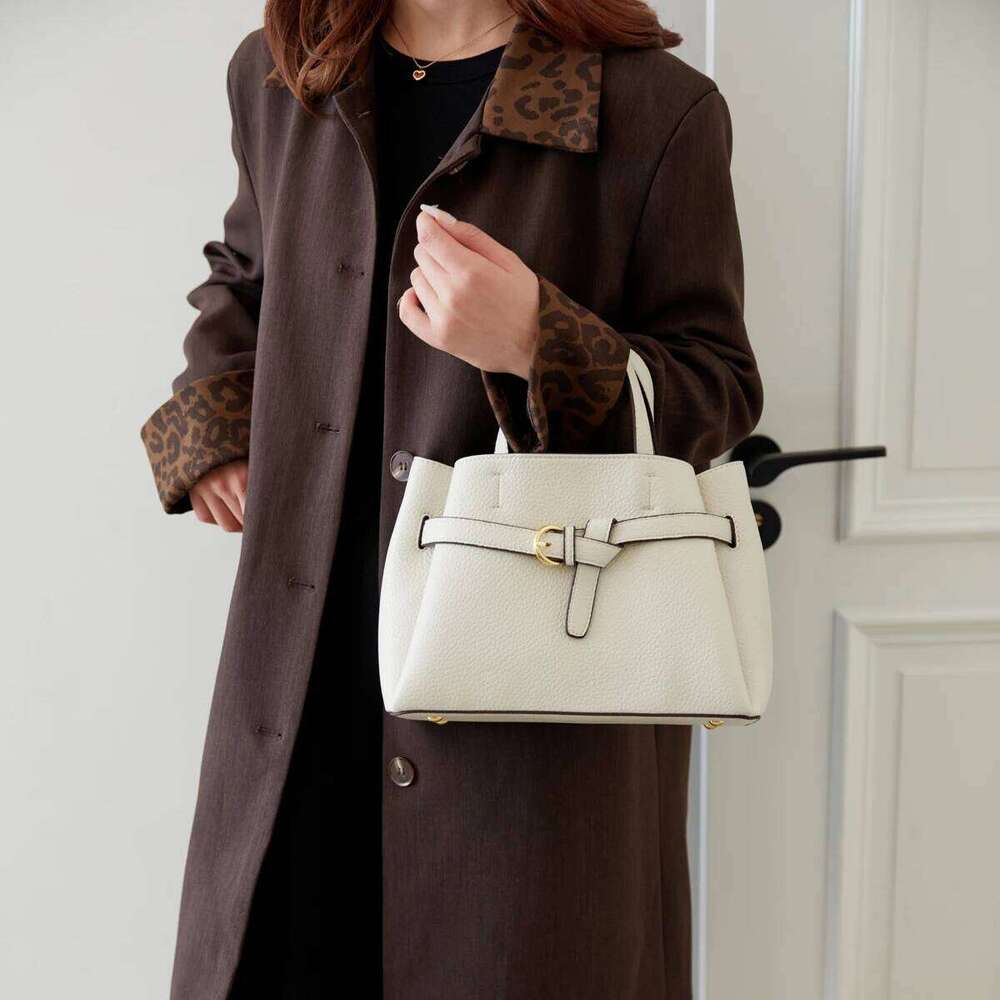 Women's Faux Leather Crossbody Bag Stylish Design Sparkling Chain Soft Material Lightweight Structure