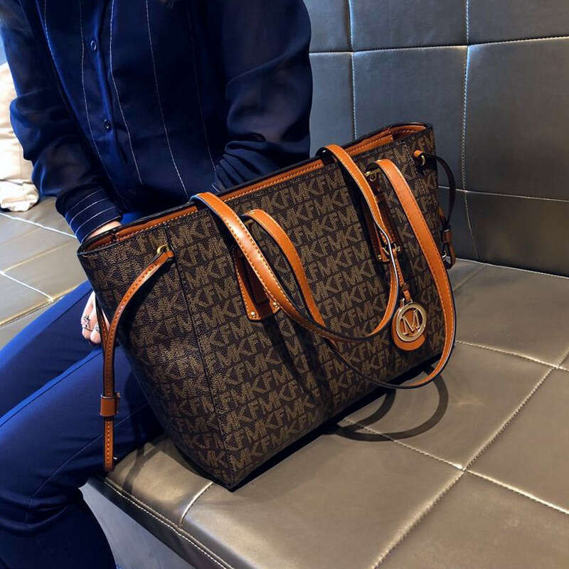 Hong Kong Genuine Leather Handbag for Women 2023 New Trendy Design Fashion Large Capacity Travel Shoulder Tote Bag