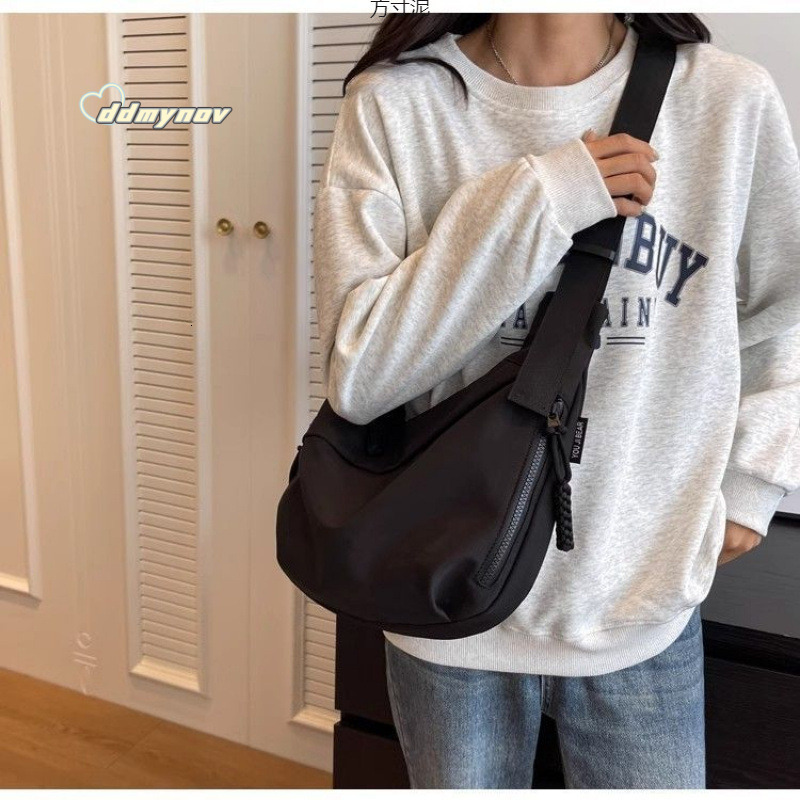 2025Dumpling for Women New Sports Casual Oxford Cloth Shoulder Versatile Crossbody Travel Large Capacity Crescent Bag ddmynov
