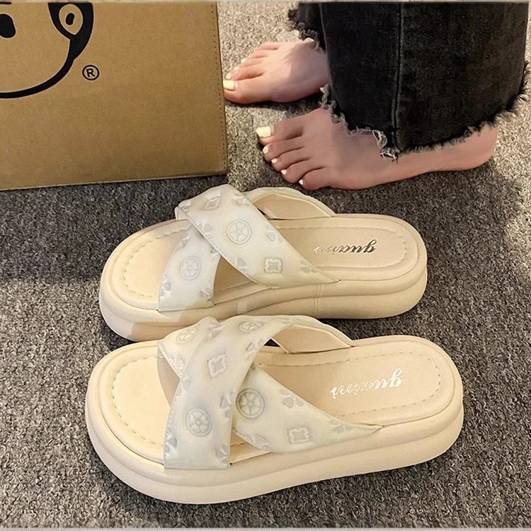 designer's thick-soled slippers are fashionable and versatile for women's summer outerwear. 2025 new high-end soft-soled anti-slip beach san