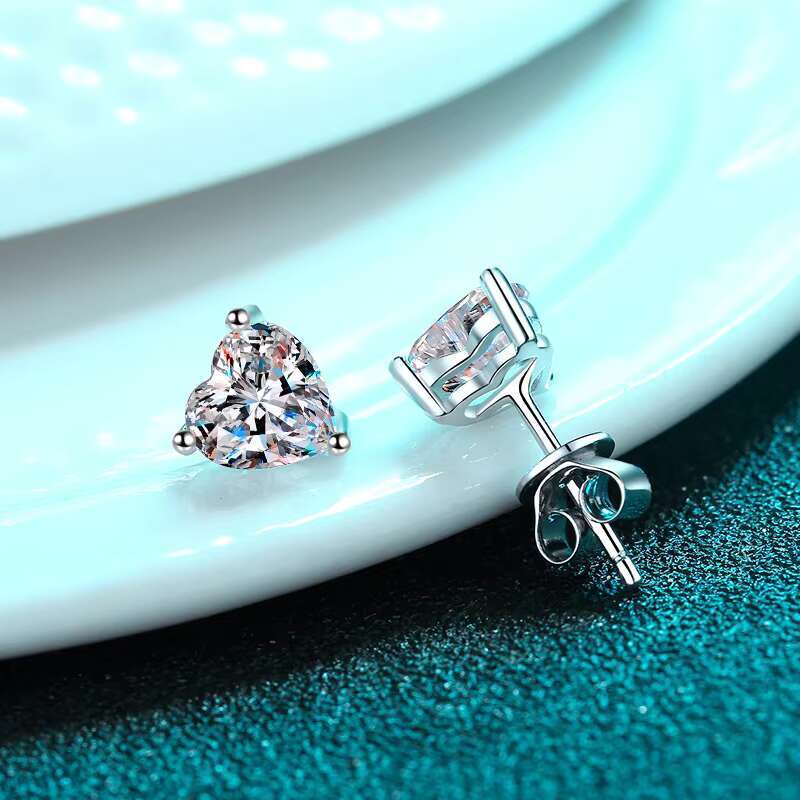 S925 Sterling Silver Heart-Shaped Moissanite Stud Earrings for Women - Minimalist Design with Pt950 Gold Plating