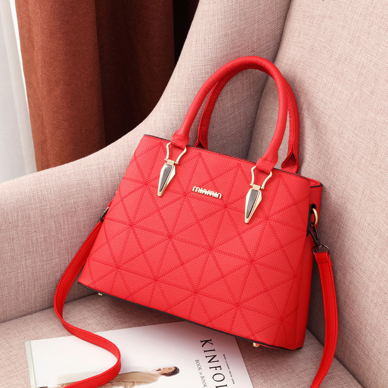Free Shipping 2025 New Designer Bag Outdoor Beach Bag Women's Embroidered Handbag High-quality Trendy Shoulder Bag