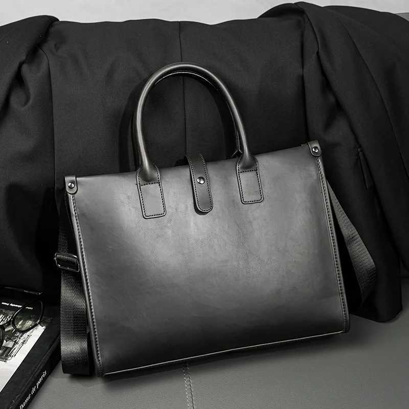 Retro Briefcase Men Handbags Shoulder Bags Business File Crossbody Bag Luxury Leather Mens Briefcase Large Capacity Laptop Bags W250610