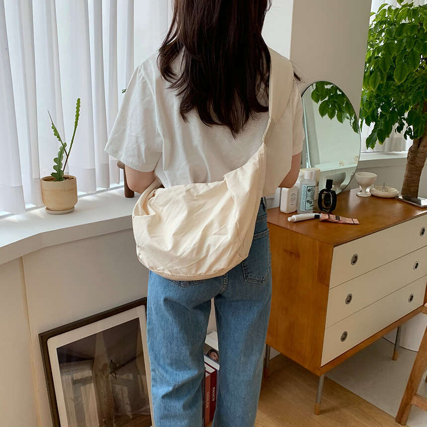 2023 Summer New Women's Large Capacity Casual Nylon Crossbody Dumpling High-end Solid Color Shoulder Bag Trendy