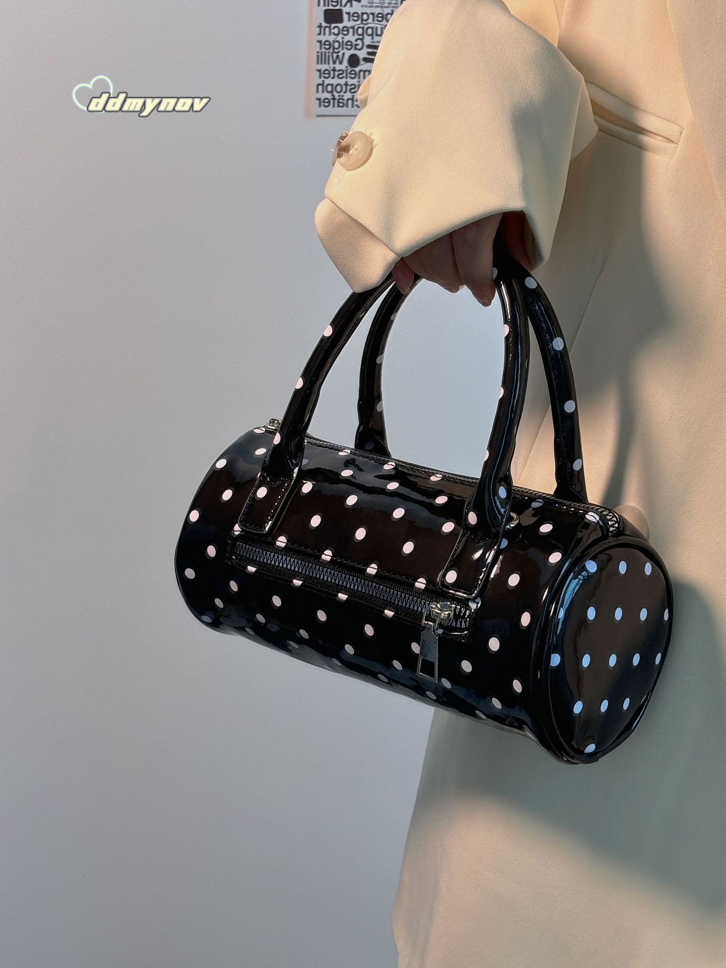 Niche Polka Dot Cake Women's Handbag 2024 New High-Value Commuter Shoulder Fashion Versatile Crossbody Bag ddmynov