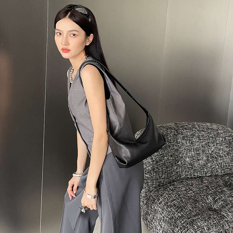 2025 Autumn Winter New High-End Genuine Leather Women's Underarm Fashion Trend Handbag Shoulder Crossbody Cowhide Dumpling Bag