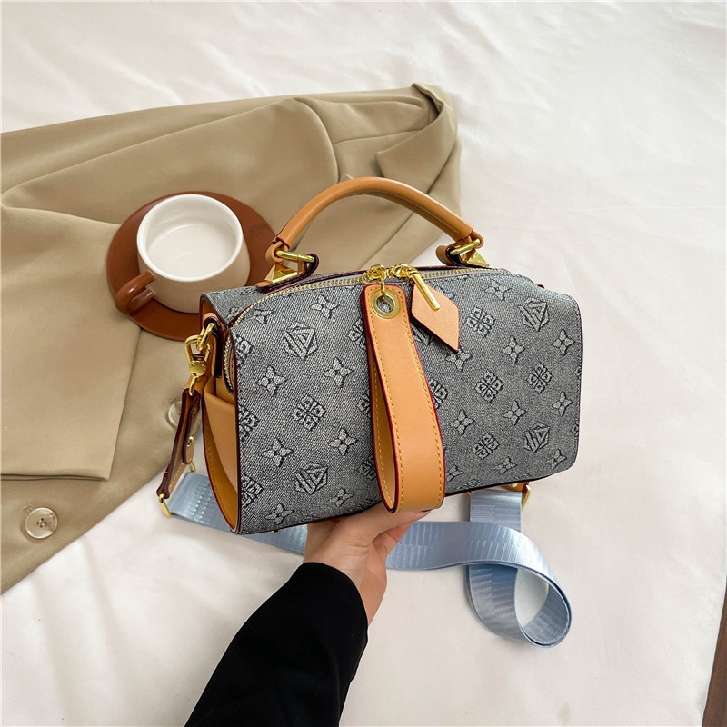 Free Shipping 2025 Designer Women's Luxury New Fashion Retro Vintage Flower Handbag Crossbody Bag