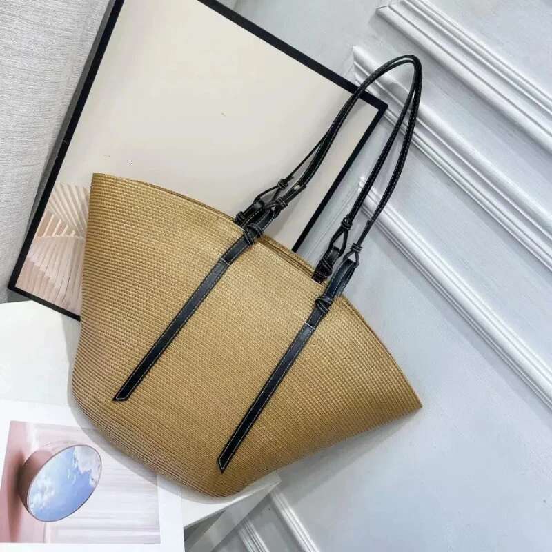 Classic Large Capacity Woven Fashion Grass Beach Leisure Women's Travel Shoulder Bag