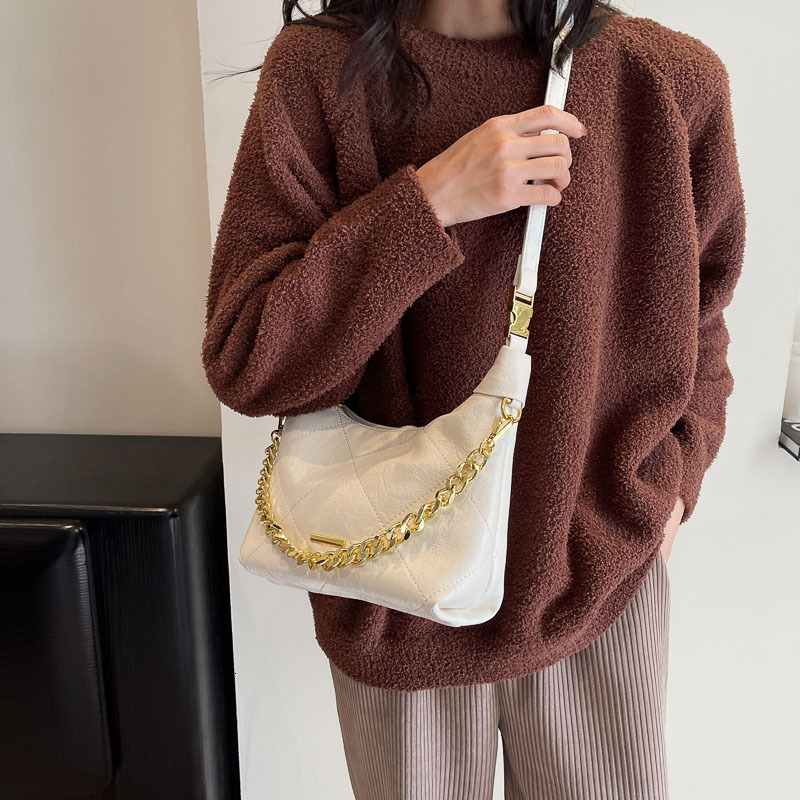 2025 New High-End Crossbody Quilted Chain Handbag Design Dumpling Bag for Women