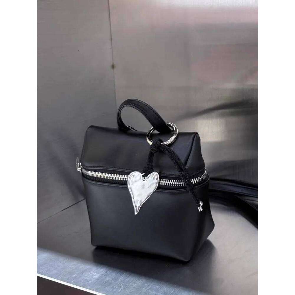 Vintage Women Designer Solid Color Genuine Leather Zipper Small Flap Casual Tote Handbag Versatile Single Shoulder Crossbody Bag 2025/06/10