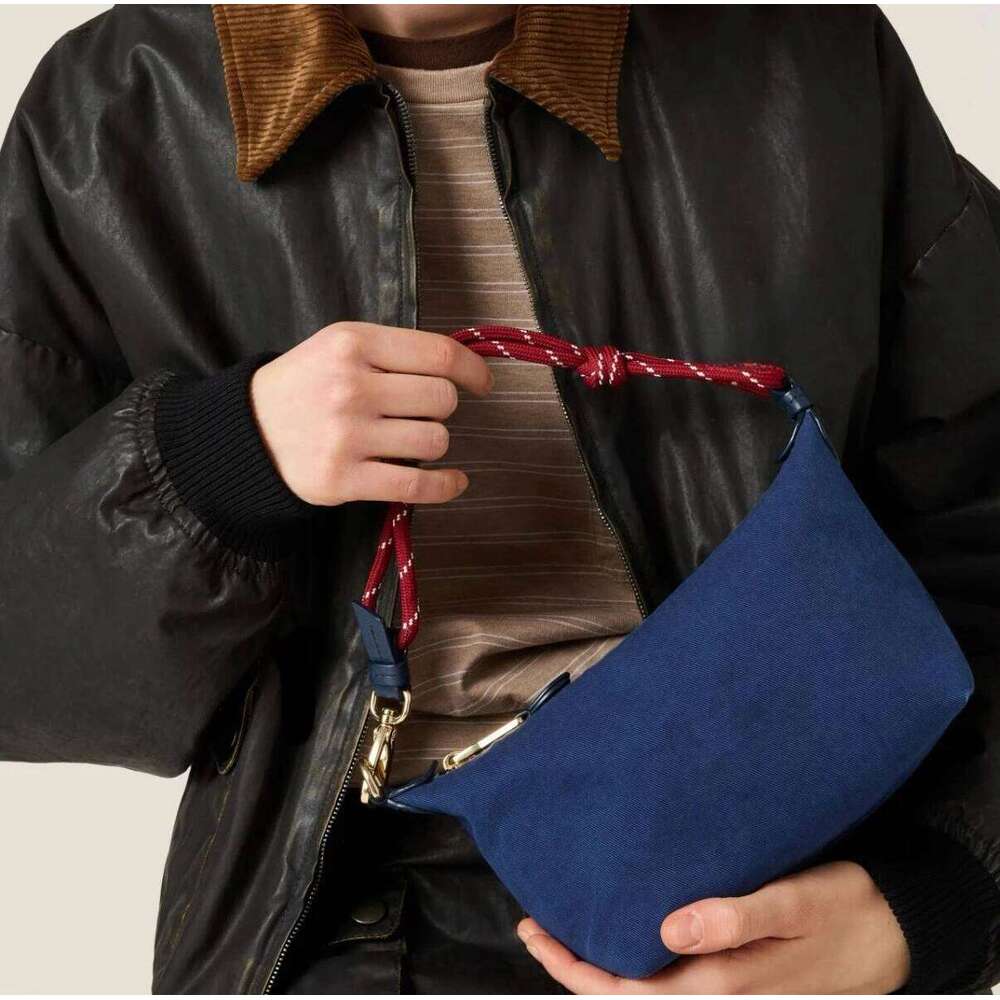 Designer Luxury 2025 New Women Stylish Canvas Shoulder High Quality Luxurious Lunch Box Simple Design Makeup Bag