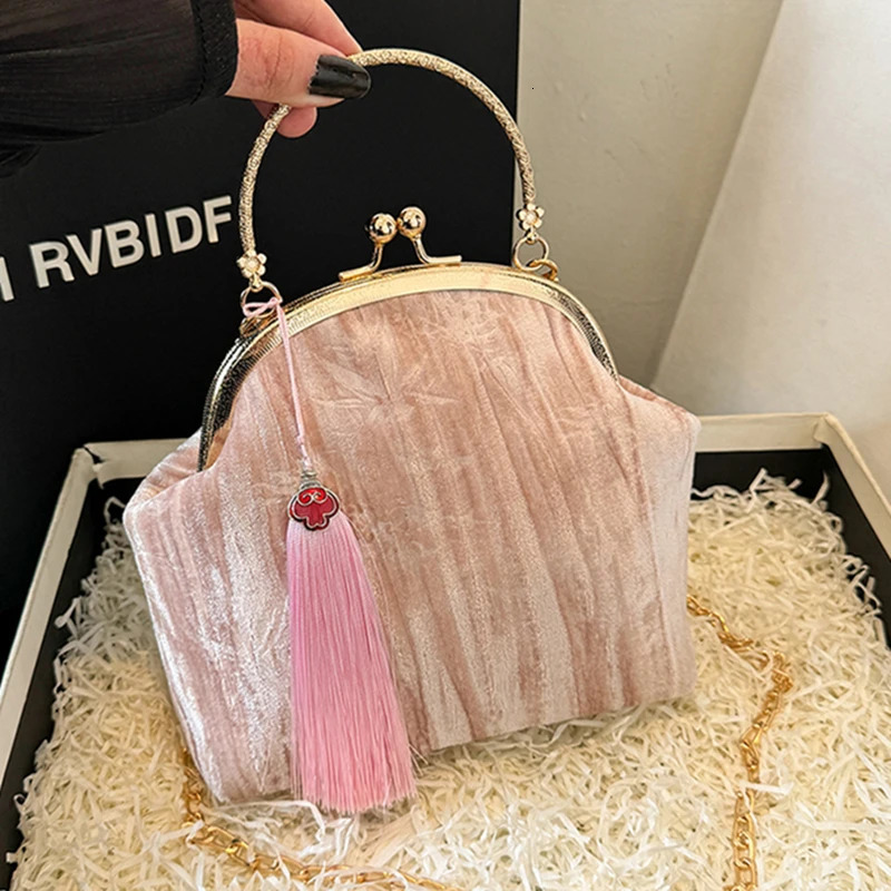 Retro Evening Bag Women Handbags Vintage Chain Tassels Shoulder Bags Lock Shell Clip Crossbody Bag Female Purse 250606