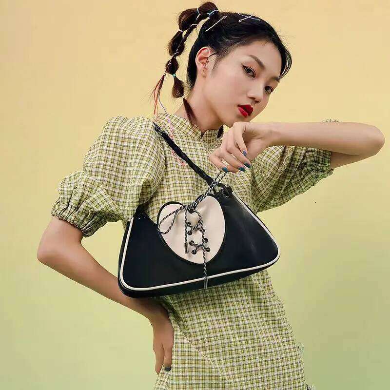 Boston Women 2025 New Summer Niche Design Sense Underarm Package Single Shoulder Body Hobos Bag Sweet Ins Half Moon Handbag