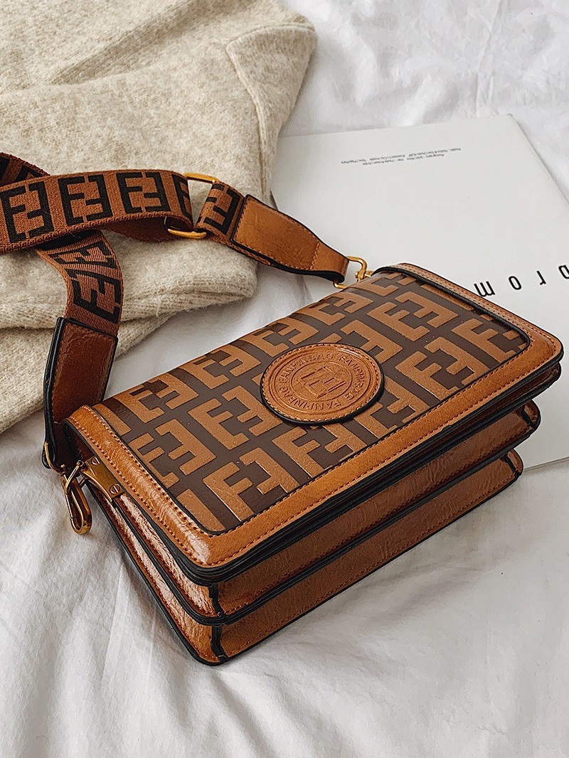 2024 Large Capacity Women's Handbag: Unique Letter Print, Lock hot Buckle, Solid Color