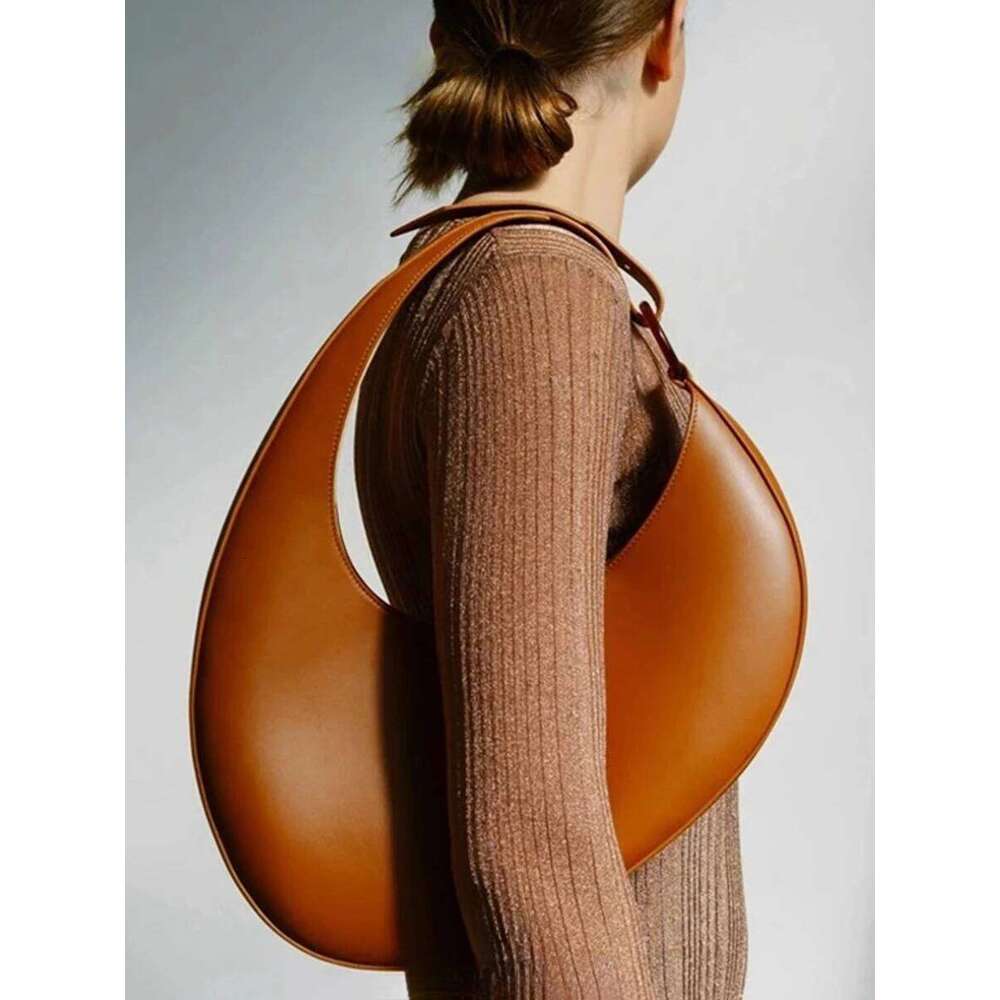 Designer Luxury Designer Half Moon 2025 Spring New Fashion Personality Versatile Oval Women's Handbags Single Shoulder Armpit Bag