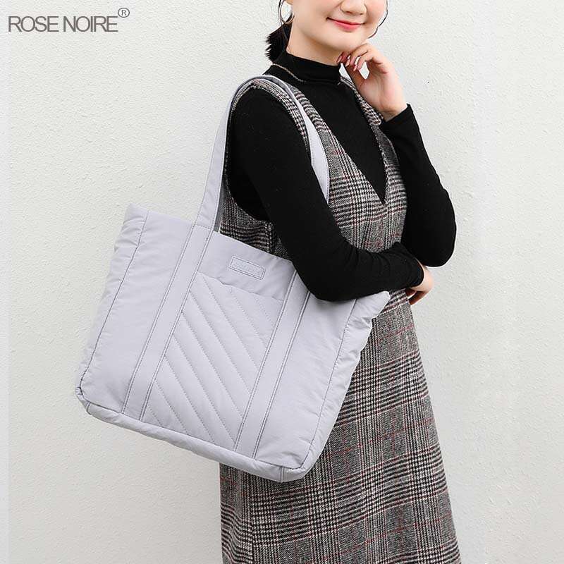 New Casual Lightweight Tote Large Capacity Shoulder Handbag Commuter Versatile Women s Bag