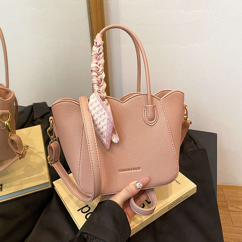 Fashionable Textured Handbag For Women New Simple Personality Versatile Shoulder Elegant Trendy Crossbody Tote Bag