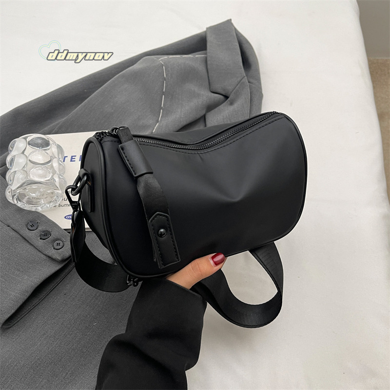 Oxford Cloth for Women 2024 New Korean Fashion Single Shoulder Saddle Trending Wide Strap Crossbody Bag This Year ddmynov