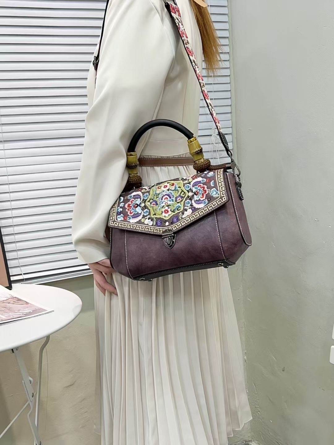 RH8773 Chinese Floral - Embroidered Handbags designer bag Support customization