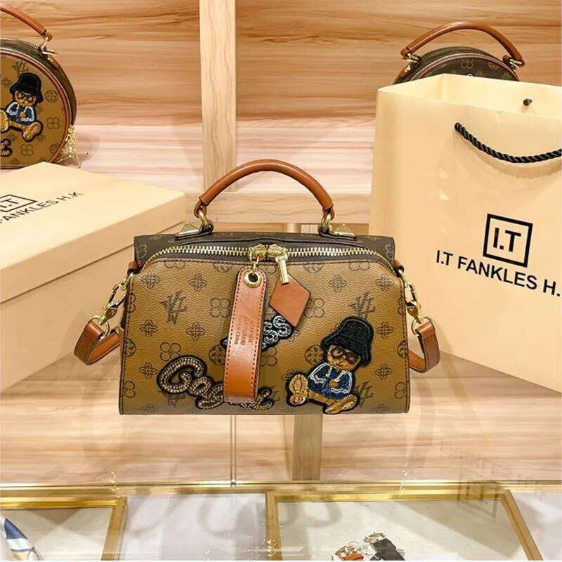 Light Brand Women's Handbag 2025 New Retro Single Shoulder High-End Designer Boston Embroidery Cartoon Crossbody Bag