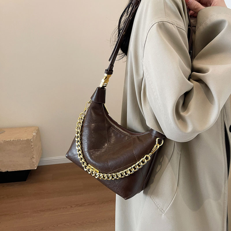 2025 New High-End Crossbody Quilted Chain Handbag Design Dumpling Bag for Women