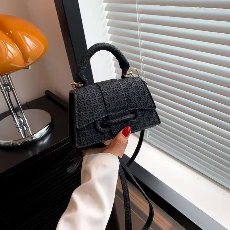DHgargets 2025 Lattice Popular Fashion Style Elegant Golden Chain Pu Leather Mini Bags Women Handbags