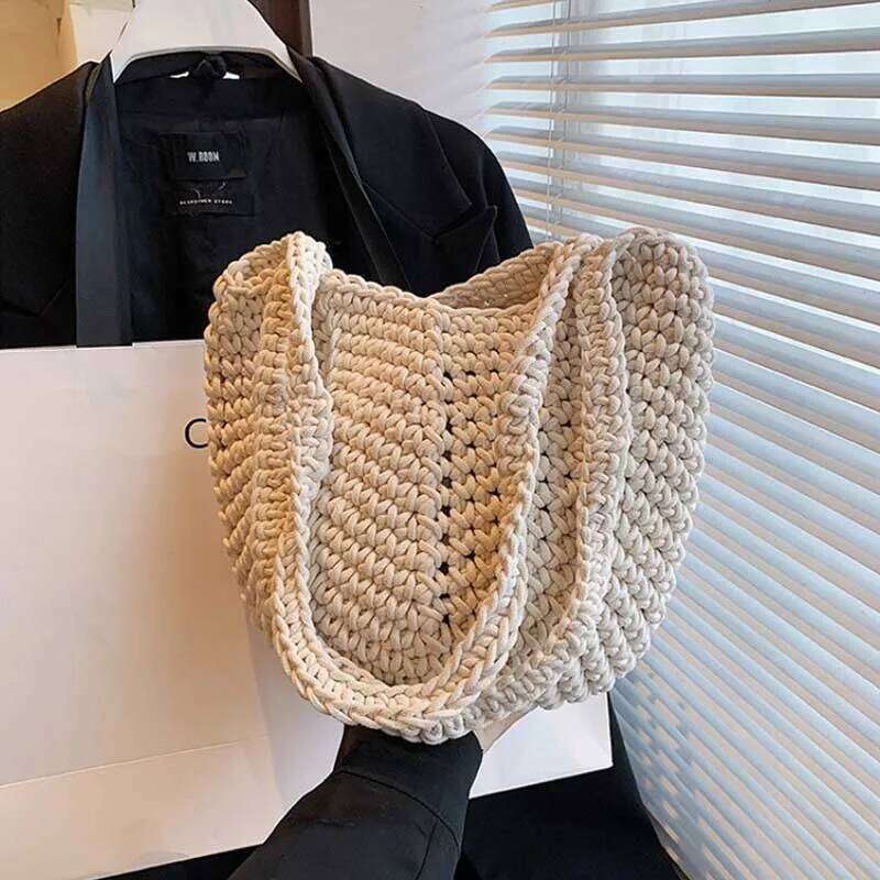 This Year's Super Niche Design Woven 2024 New Women's Popular Single Shoulder Bag Tote Bucket Bags