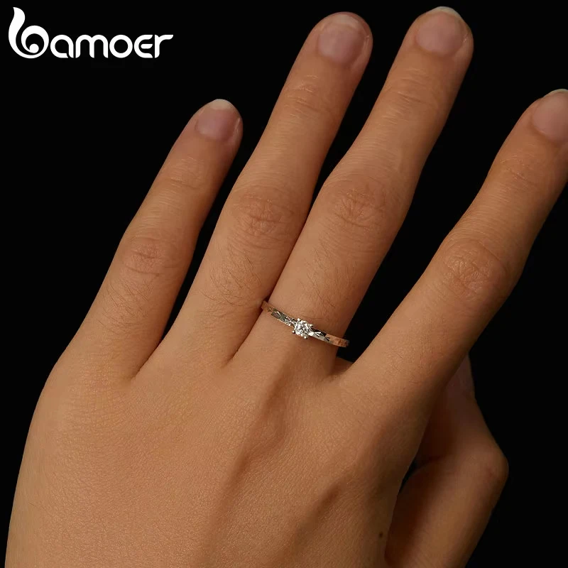 BAMOER 925 Sterling Silver Round Cut Solitare Moissanite Engagement Ring for Women, White Gold Plated Wedding Band Promise Rings Women Fine Jewelry MS