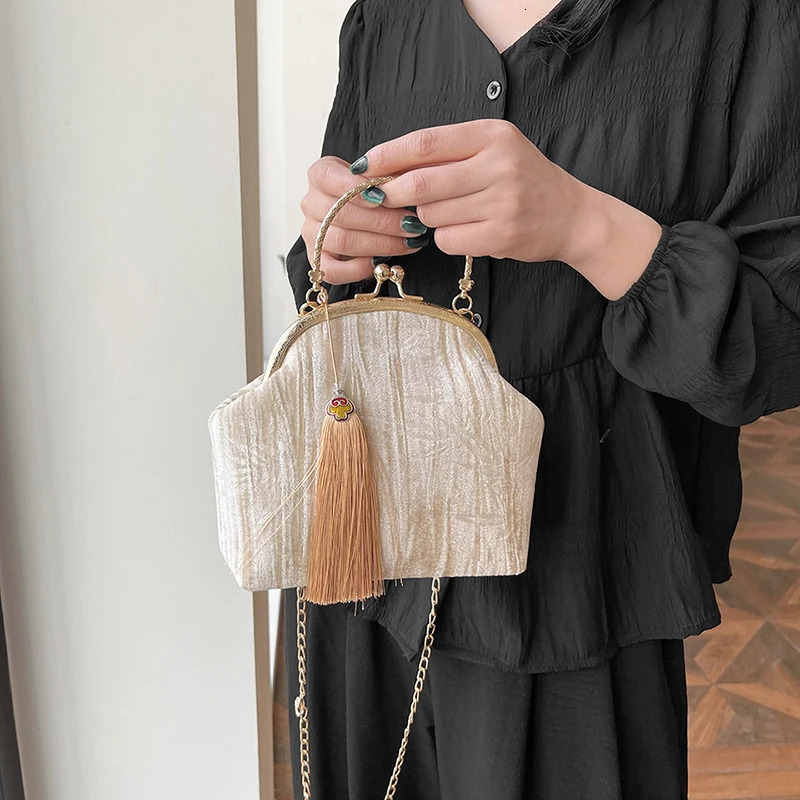 Retro Evening Bag Women Handbags Vintage Chain Tassels Shoulder Bags Lock Shell Clip Crossbody Bag Female Purse 250606