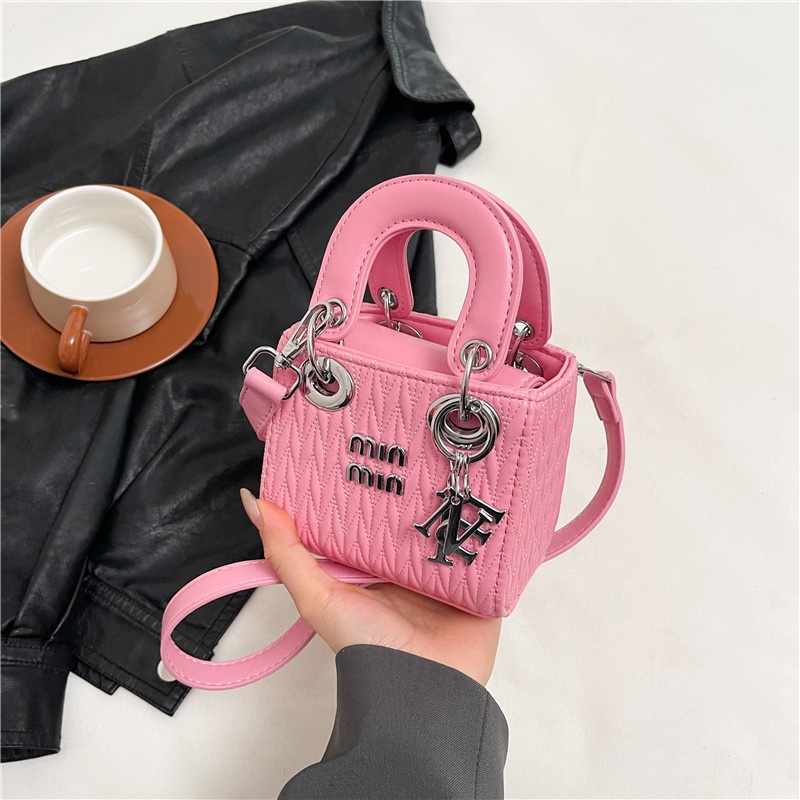 Free Shipping 2025 Designer Women's Luxury Fashion Style One Shoulder Handbag Cross Shoulder Small Square Bag black