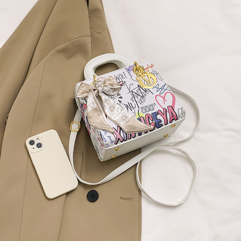 Free shipping 2025 new designer Shoulder Bags For womans ladies flap Graffiti lady square handbag women crossbody Underarm bag
