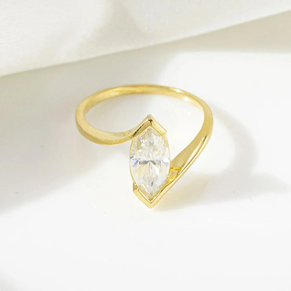 KNOBSPIN 5*10mm 1ct Pear Cut Solitaire Rings for Women D VVS1 Lab Diamond Fine Jewelry Solid 925 Silver Wedding Ring 250610