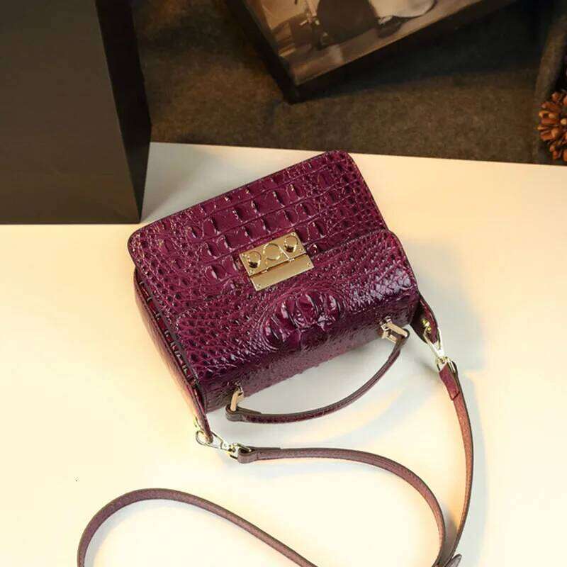 Crocodile Patterned Small Square Genuine Leather Bag, Luxurious Handbag, Fashionable Single Shoulder Crossbody Bag