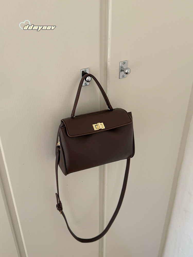 Soft PU Leather Handbag 2025 New Fashion Single Shoulder Crossbody Women's Versatile Commuter Small Square Bag ddmynov