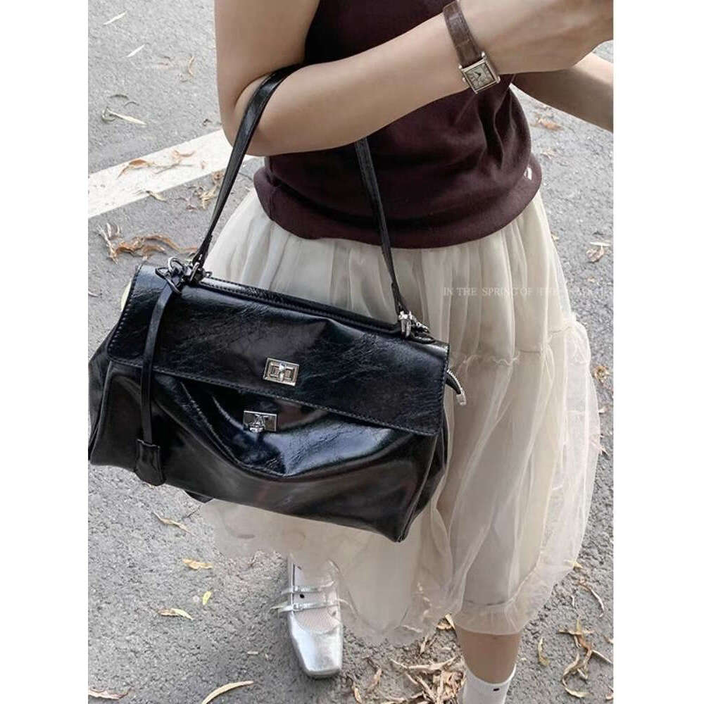 2025 New Large Capacity Commuter Crossbody High-end Solid Color Soft Leather Handbag Tote Fashion Simple Bag