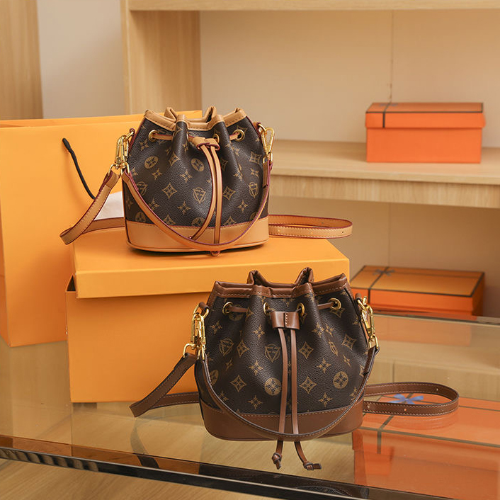 Totes 2025 New Designer Bag Artwork Crossbody Bags For Women Ladies Fashion Floral Messenger Bags