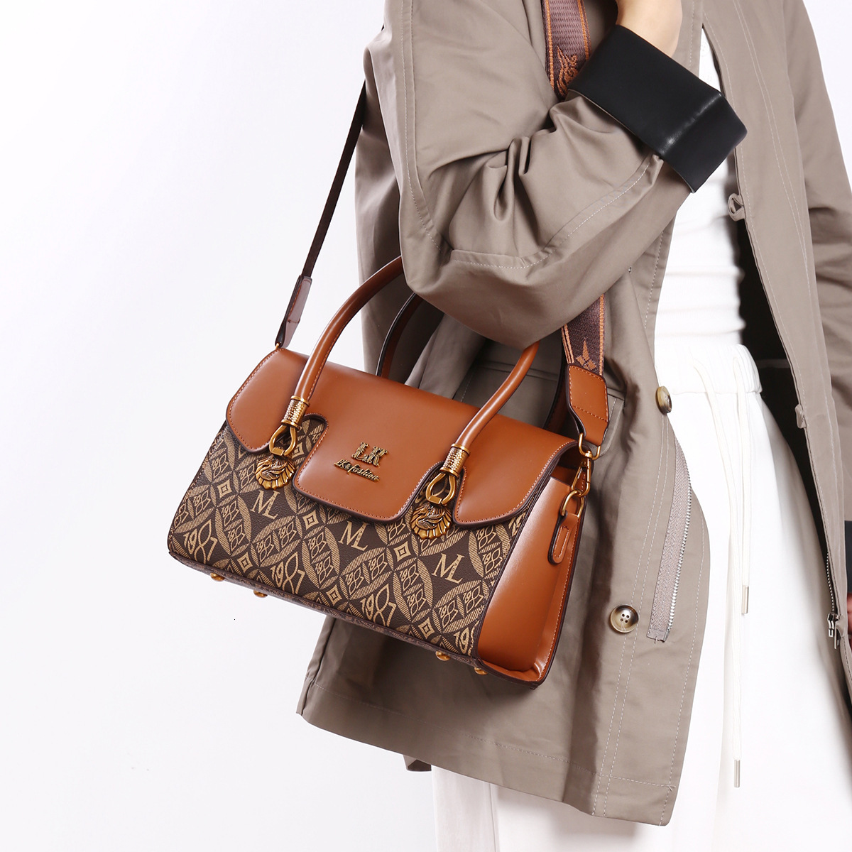 Luxury Wallet Free Shipping 2025 New Designer Bag Retro Fashion Multi Functional Lightweight Handbag Printed Shoulder Width Women's Shoulder Bag