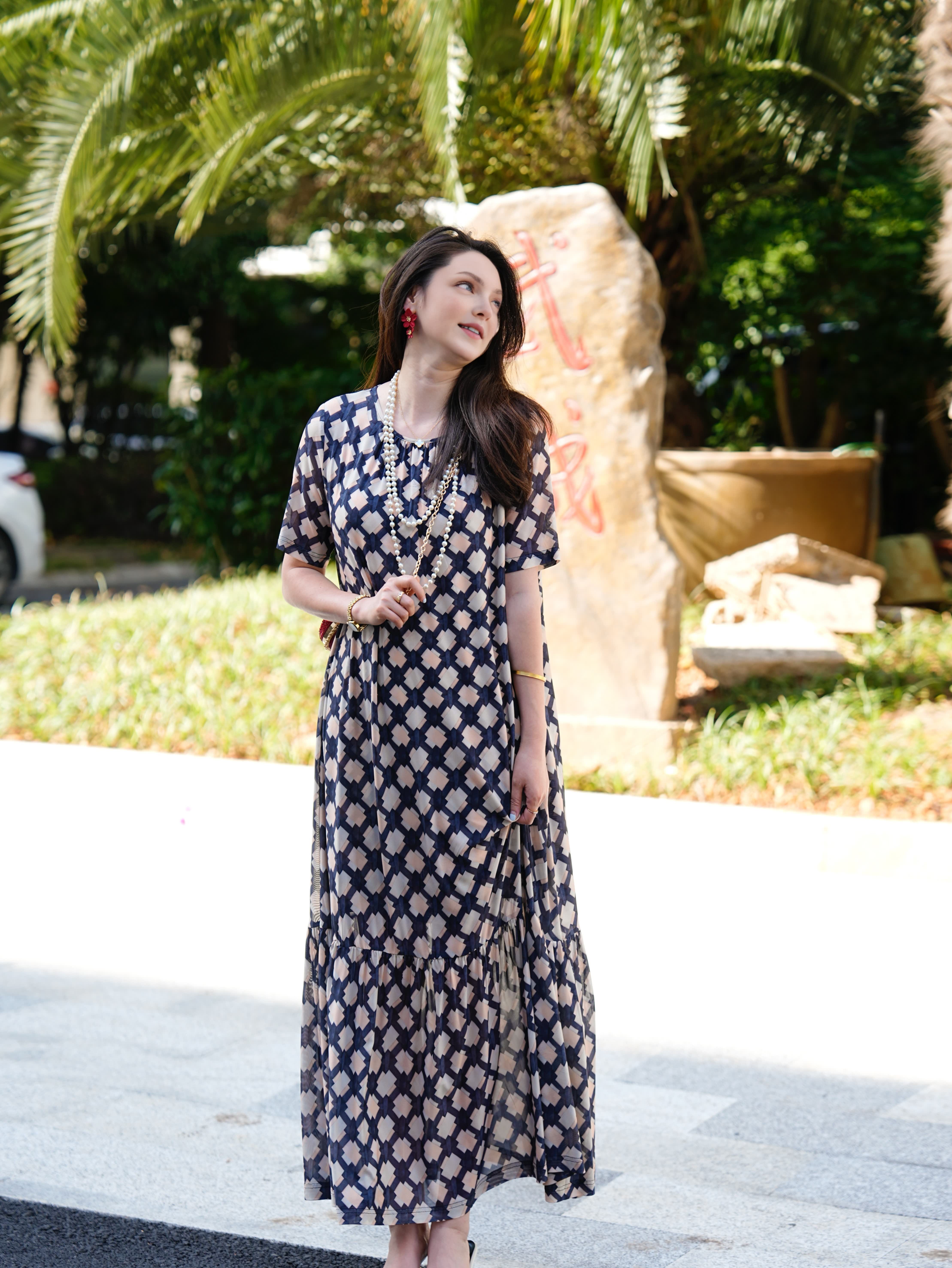 HZHJ original designer black and white geometric dress, French high-end temperament and Western style