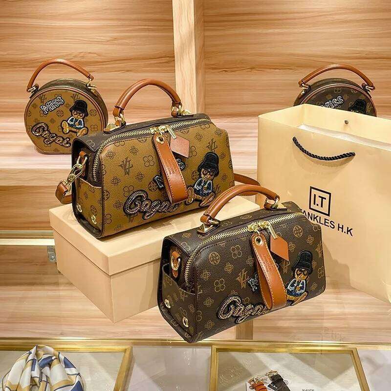 Light Brand Women's Handbag 2025 New Retro Single Shoulder High-End Designer Boston Embroidery Cartoon Crossbody Bag