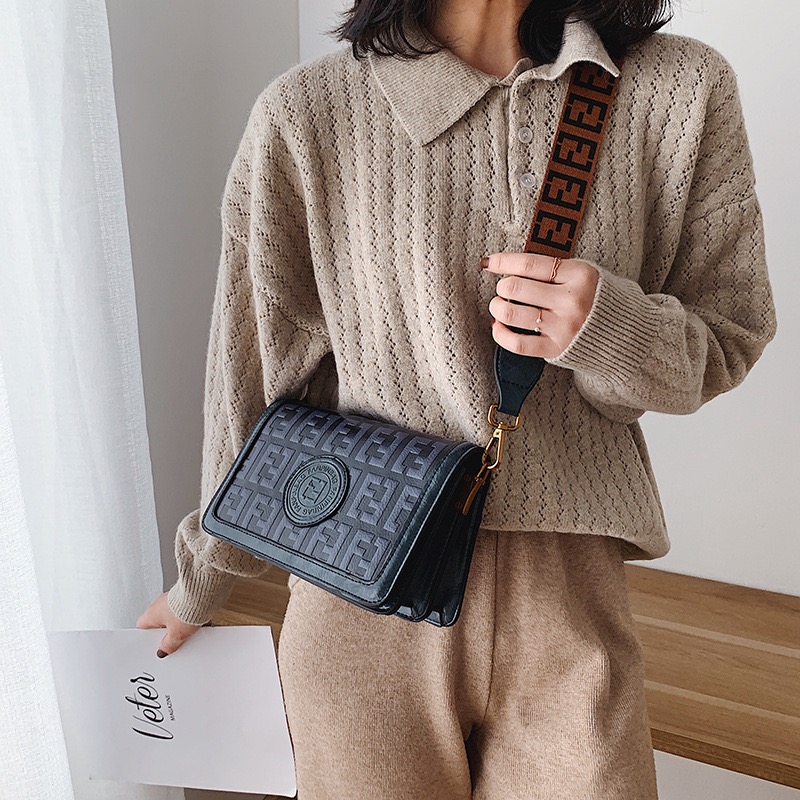 2024 Large Capacity Women's Handbag: Unique Letter Print, Lock hot Buckle, Solid Color