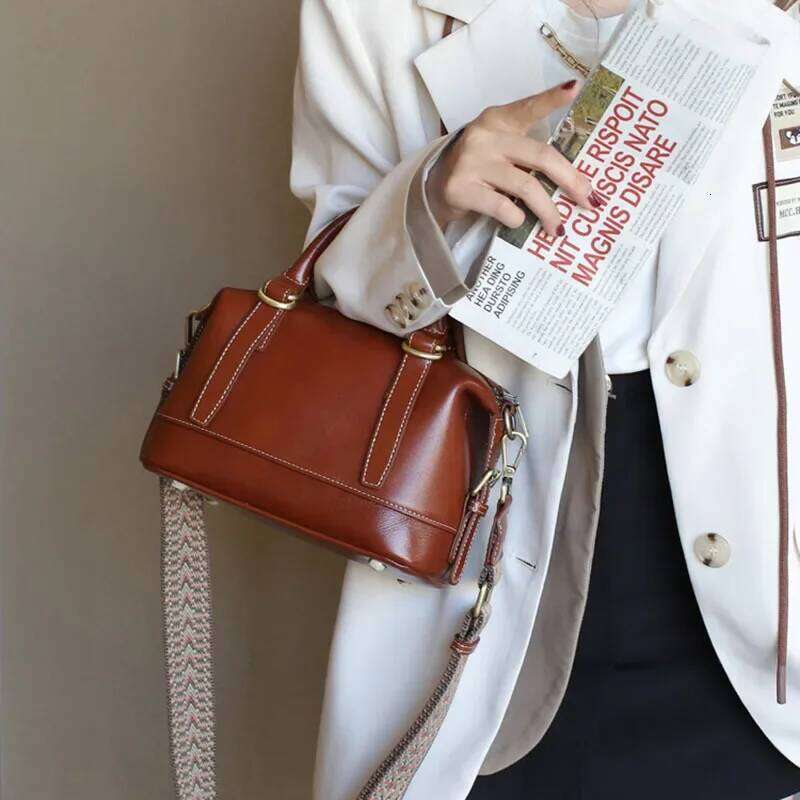 Vintage Style Genuine Leather Women's Large Capacity Handbag Crossbody Bag New Model Boston Saddlebag Motorcycle Equipment A
