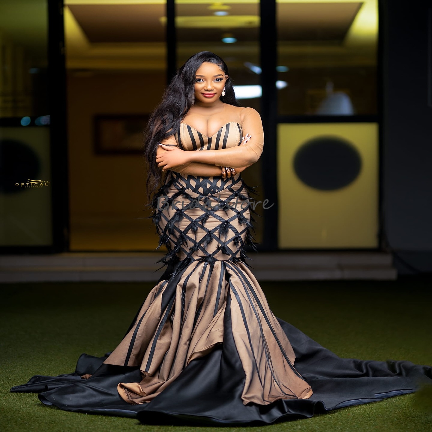 Luxury Champagne With Black Prom Dress O Neck Illusion Long Sleeve Mermaid Evening Dress 2025 Plus Size Feather Aso Ebi Formal Occasion Birthday Dress